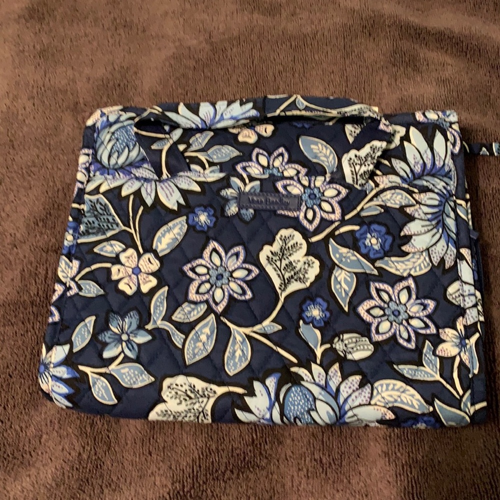 Travel organizer 9/10 new with tags